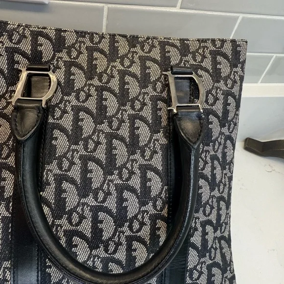 Elegant Black and Gray Dior Tote Bag - Picture 10 of 14